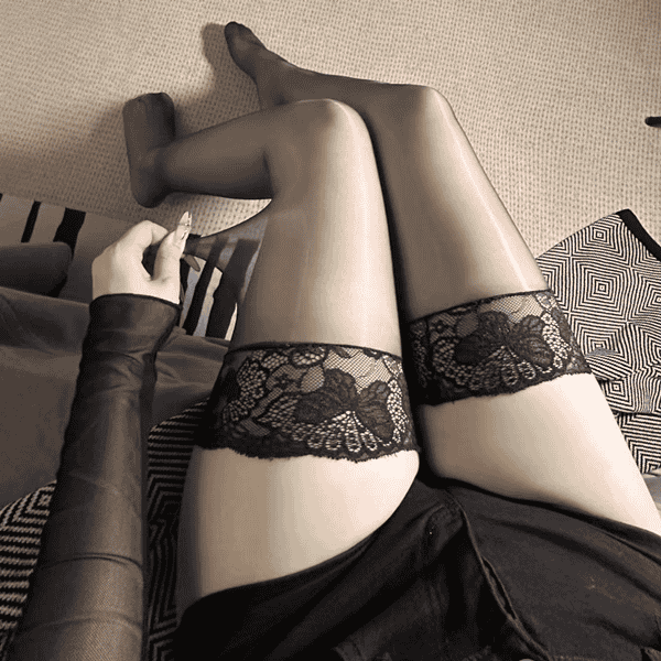 蝴蝶蕾絲透視情趣絲襪過膝超薄油亮極光大腿襪(黑) ♥